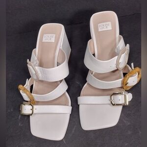 Louise et Cie White Sandals with Straps size 9 pre owned Exellent condition